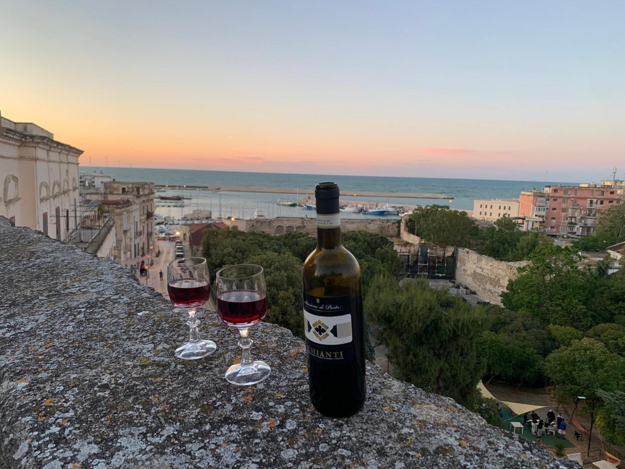 Mura Del Tempo - Rooms & Suites Bisceglie Bagian luar foto